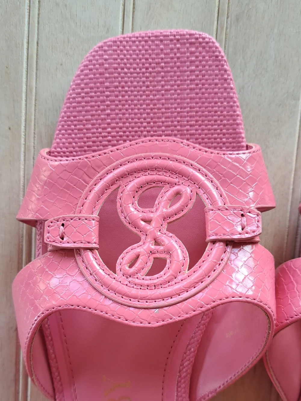 Sam & Libby Lana Soft Pink Monogram Slide Sandals Croc Texture Classy Feminine